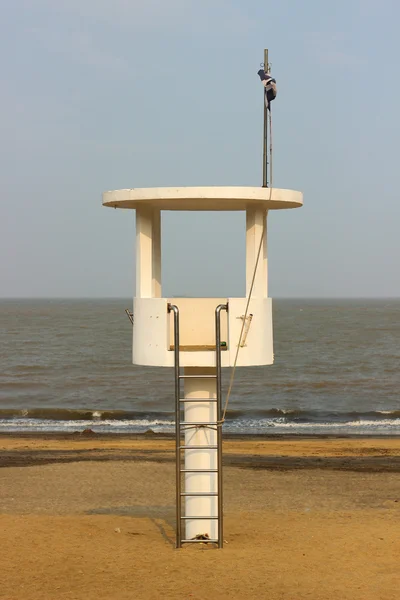 plajda gözetleme kulesi