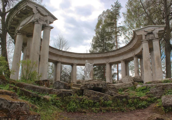 Colonnato di Apollo nel Pavlovsk Park — Foto Stock