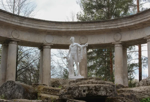 Kolonnade des Apollo im Pavlovsk Park — Stockfoto