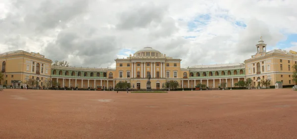 Panorama de Pavlovsk Palacio y Monumento Pavel Primera Imagen de stock