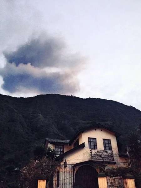 Tungurahua volcano eruption. Baños, Ecuador. — Stok fotoğraf
