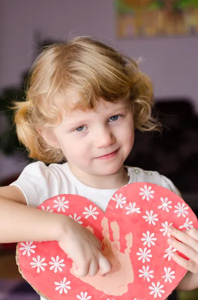 Child with heart — Stock Photo, Image