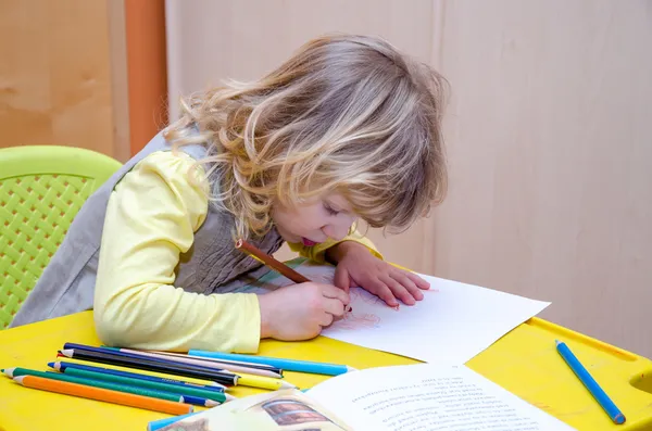 Child drawing — Stock Photo, Image