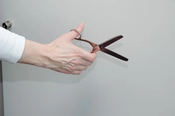 Hand holding scissors — Stock Photo, Image