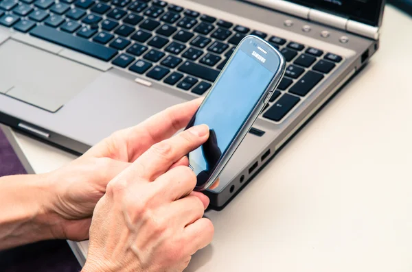 Keyboard and mobile — Stock Photo, Image