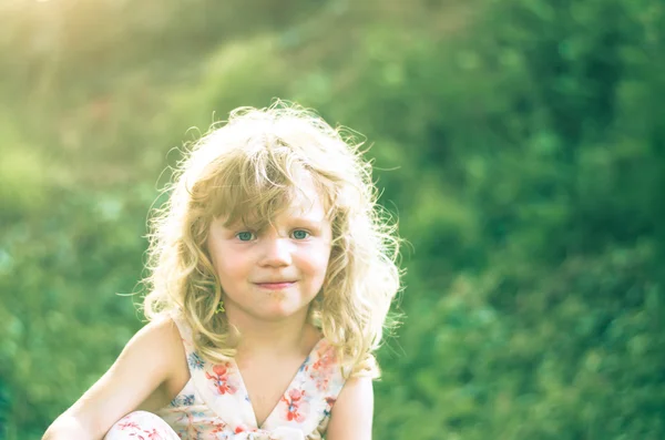 Menina loira bonita — Fotografia de Stock