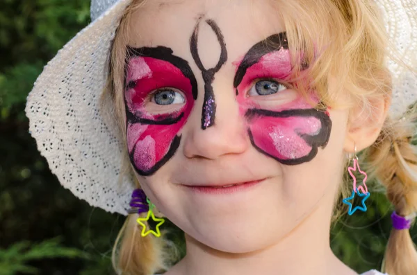 Çocuk yüz boyama ile — Stok fotoğraf