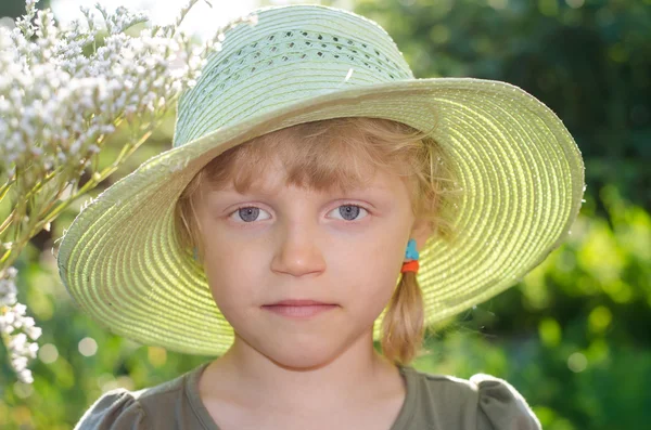 Ragazza con cappello — Foto Stock