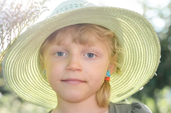 Girl with hat — Stock Photo, Image