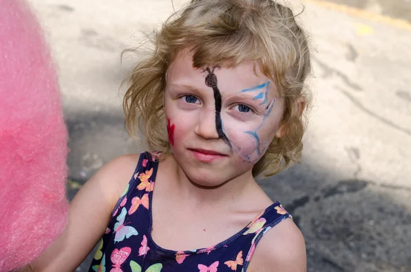 Dítě s malování na obličej — Stock fotografie