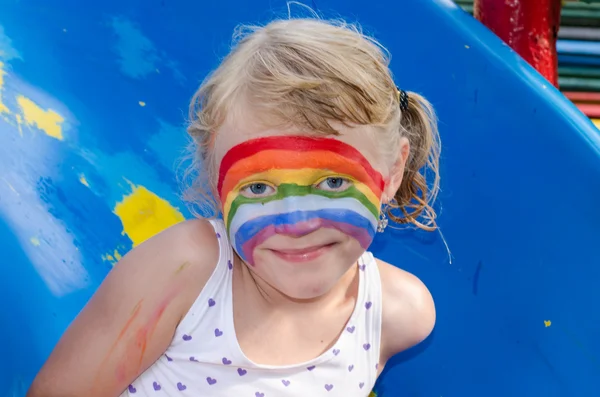 Menina com pintura facial — Fotografia de Stock