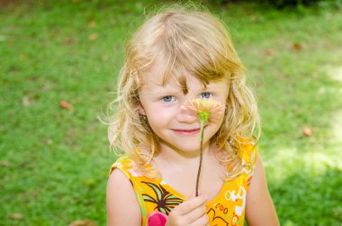 güzel sarışın kız