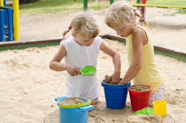 sarışın Çocuk Bahçesi