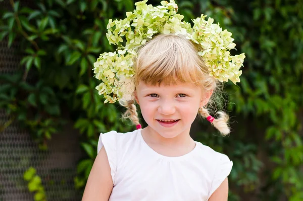 Blond meisje — Stockfoto