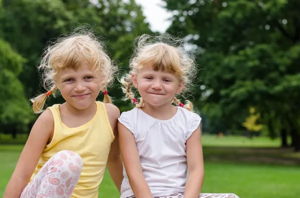 Two blond girls — Stock Photo, Image