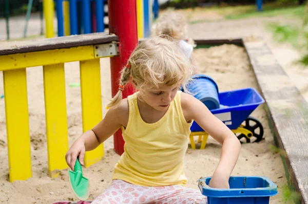 Menina no parque infantil — Fotografia de Stock