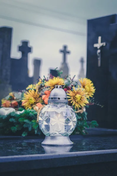 Geschmückte Gräber Allerheiligen Auf Friedhof — Stockfoto