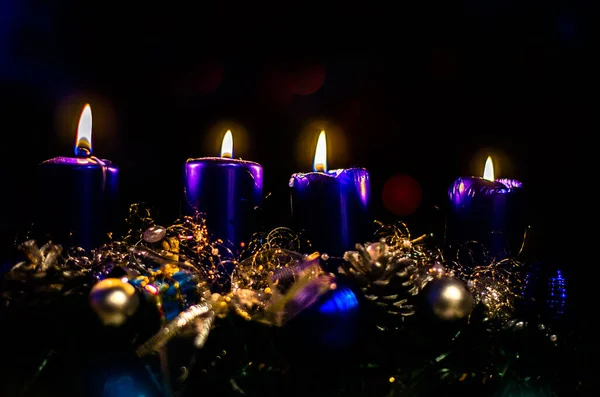 Hořící Svíčky Adventní Dekorace Luxusní Magické Vánoční Stromeček Světla — Stock fotografie