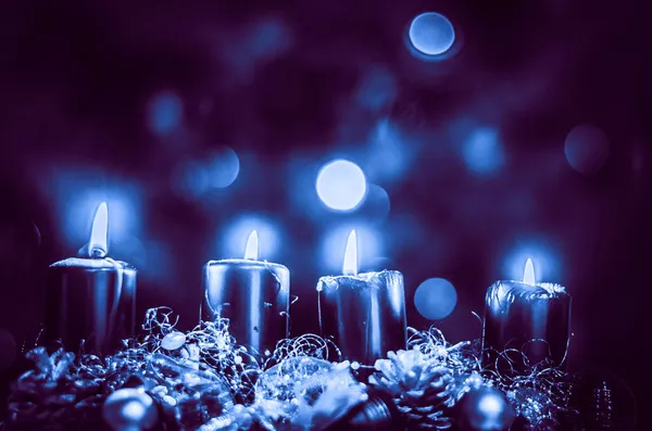 Brandende Kaarsen Adventsdecoratie Luxe Magie Met Kerstboomverlichting — Stockfoto