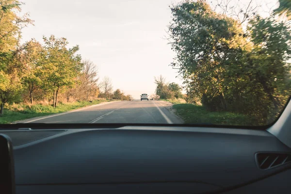 Вождение Автомобиля Хорошей Осенней Дороге — стоковое фото
