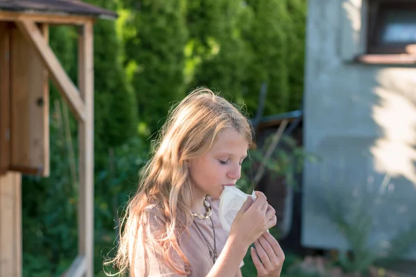 Cute Girl Huge Chewing Gum Bubble Green Garden — Stock Photo, Image