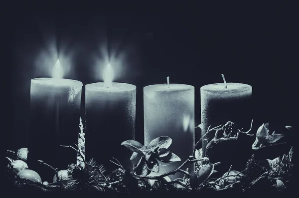 Seconda Settimana Avvento Con Candele Accese Monocromatiche — Foto Stock