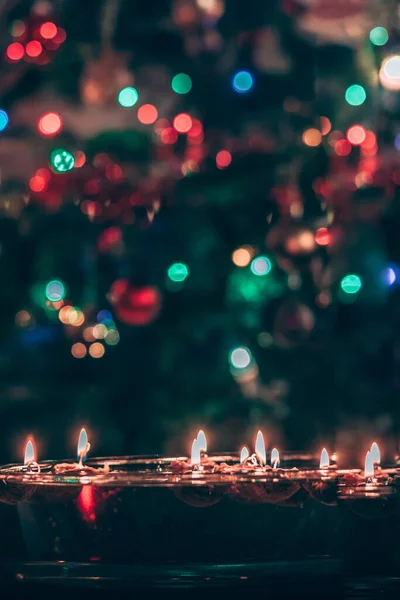Tradition Weihnachten Schwimmende Nüsse Mit Brennenden Kerzen — Stockfoto