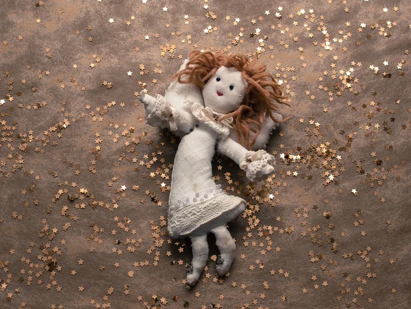 altın arka plan olarak el yapımı keten melek