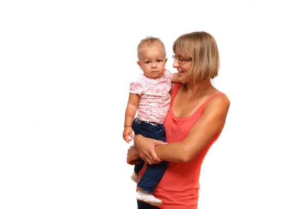 Madre y una niña sobre fondo blanco —  Fotos de Stock