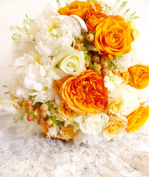 Turuncu Ivory beyaz düğün buketi