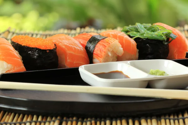 Sushi nel vassoio — Foto Stock