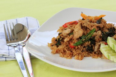 basil, biber ve domuz kızarmış pilav