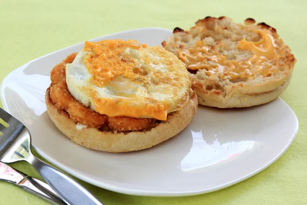 Muffin chicken and fried egg — Stock Photo, Image