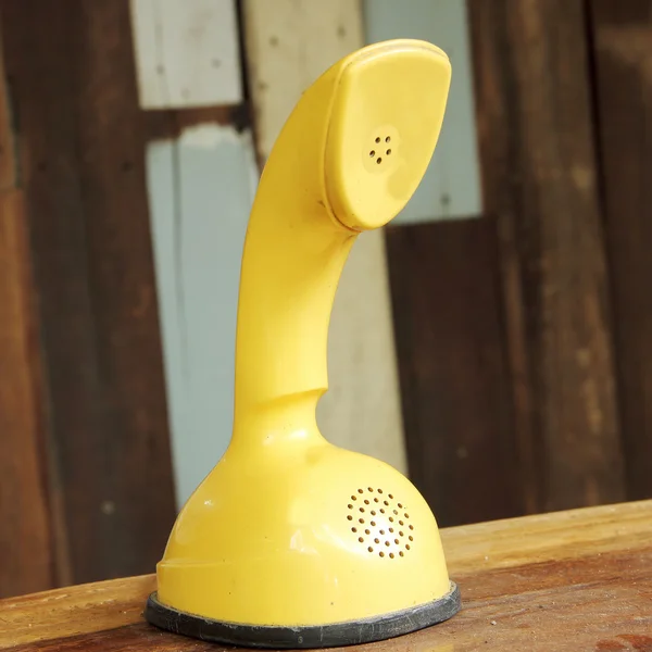 Teléfono amarillo retro — Foto de Stock