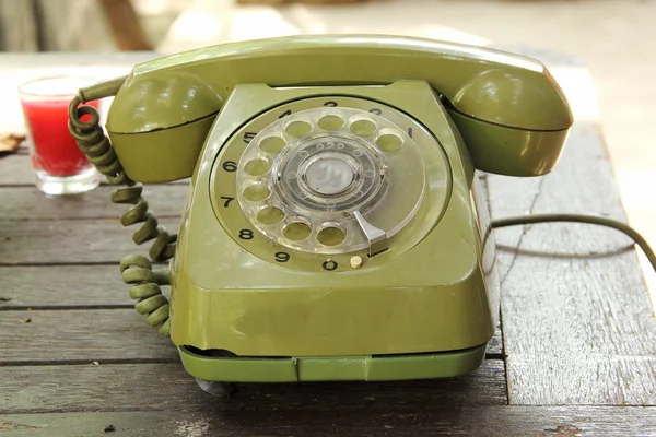 Viejo teléfono vintage verde — Foto de Stock