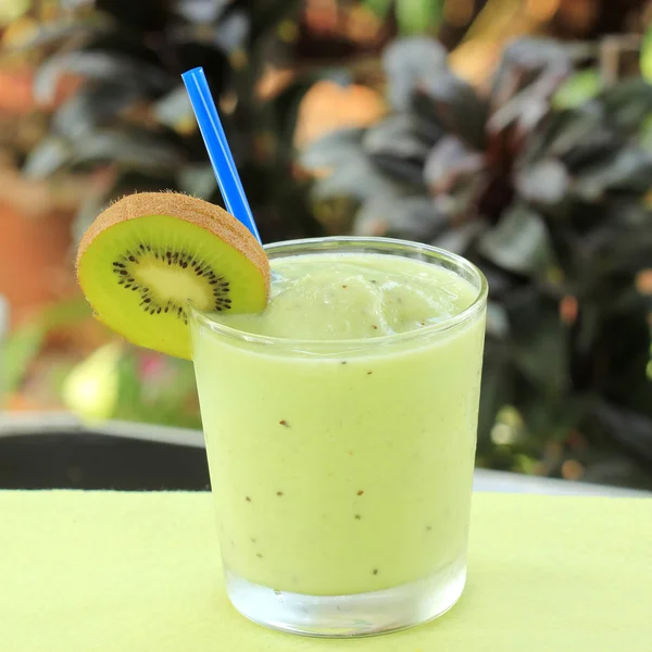 Kiwi smoothie — Stock Photo, Image