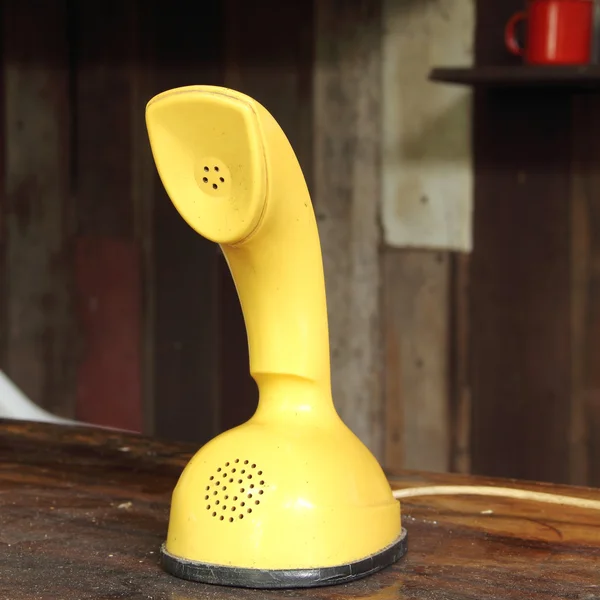 Teléfono amarillo retro — Foto de Stock