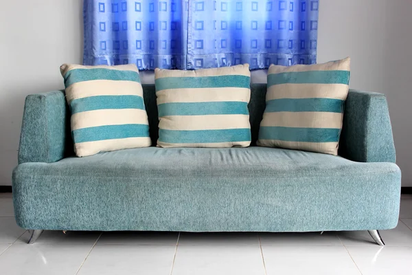 Sofá e travesseiros móveis — Fotografia de Stock