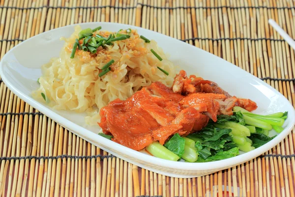 Roast Chicken with egg noodle — Stock Photo, Image
