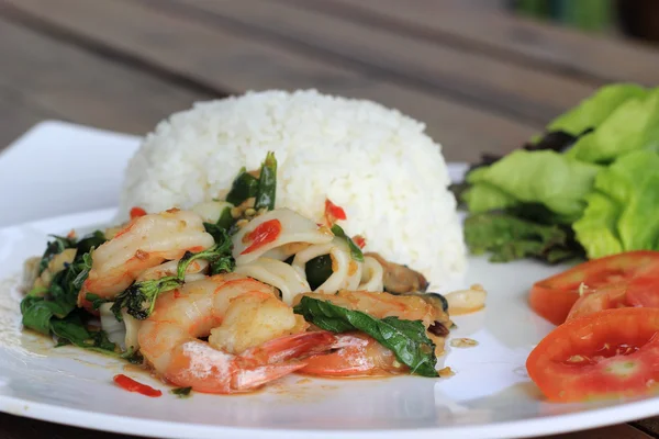 Rice and shrimp with Basil and chili sauce — Stock Photo, Image