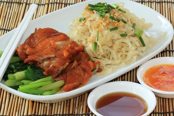 Roast Chicken with egg noodle — Stock Photo, Image