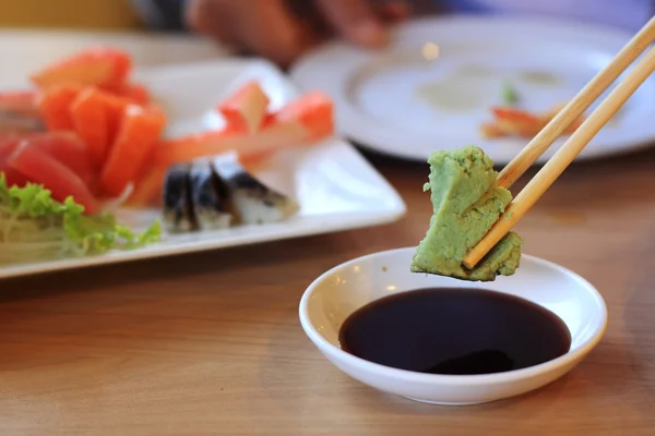 Wasabi ve soya sosu