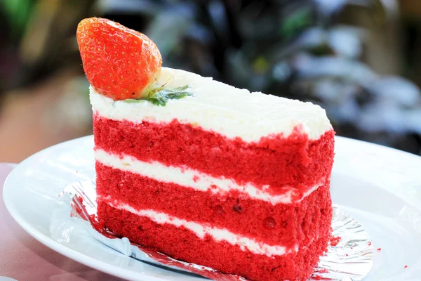 Strawberry layer cake — Stock Photo, Image