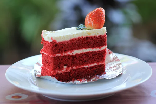 Strawberry layer cake — Stock Photo, Image