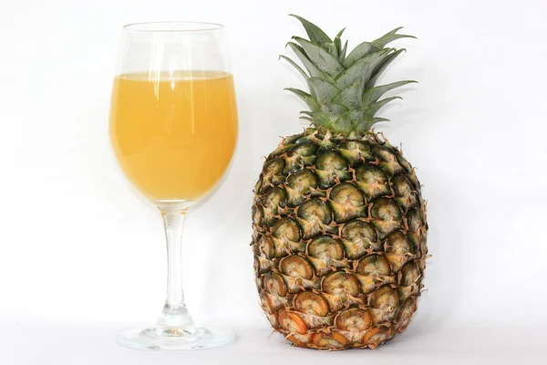 Ananas e succo di frutta — Foto Stock