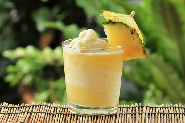 Ananas smoothie — Stockfoto