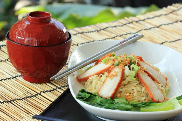 BBQ Pork with Egg Noodle — Stock Photo, Image