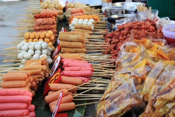Bola de carne estilo tailandês e salsicha — Fotografia de Stock