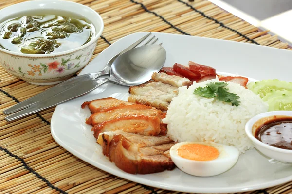 Mixed BBQ over the steam rice — Stock Photo, Image