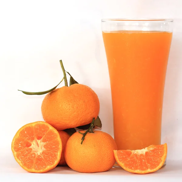 Gruppe von Orangen- und Orangensaft — Stockfoto